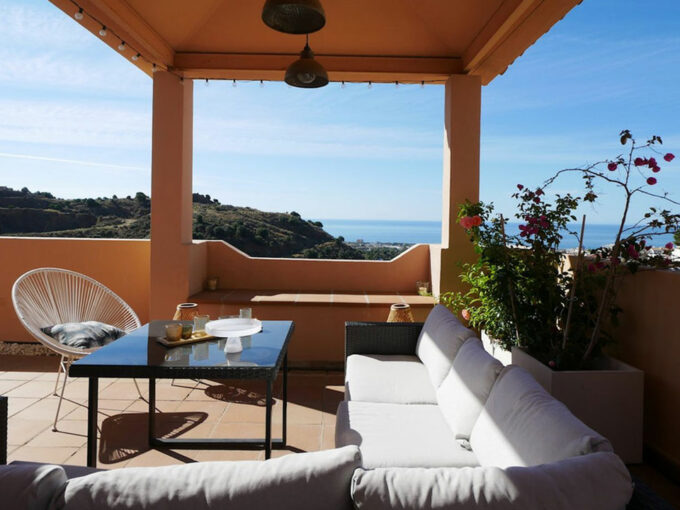 sea view penthouse in Calahonda