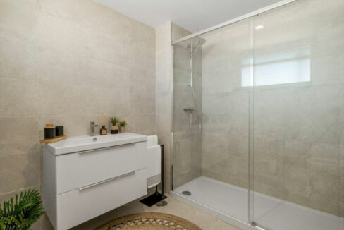 28.Showflat-Bathroom-1-en-suite-1024x683