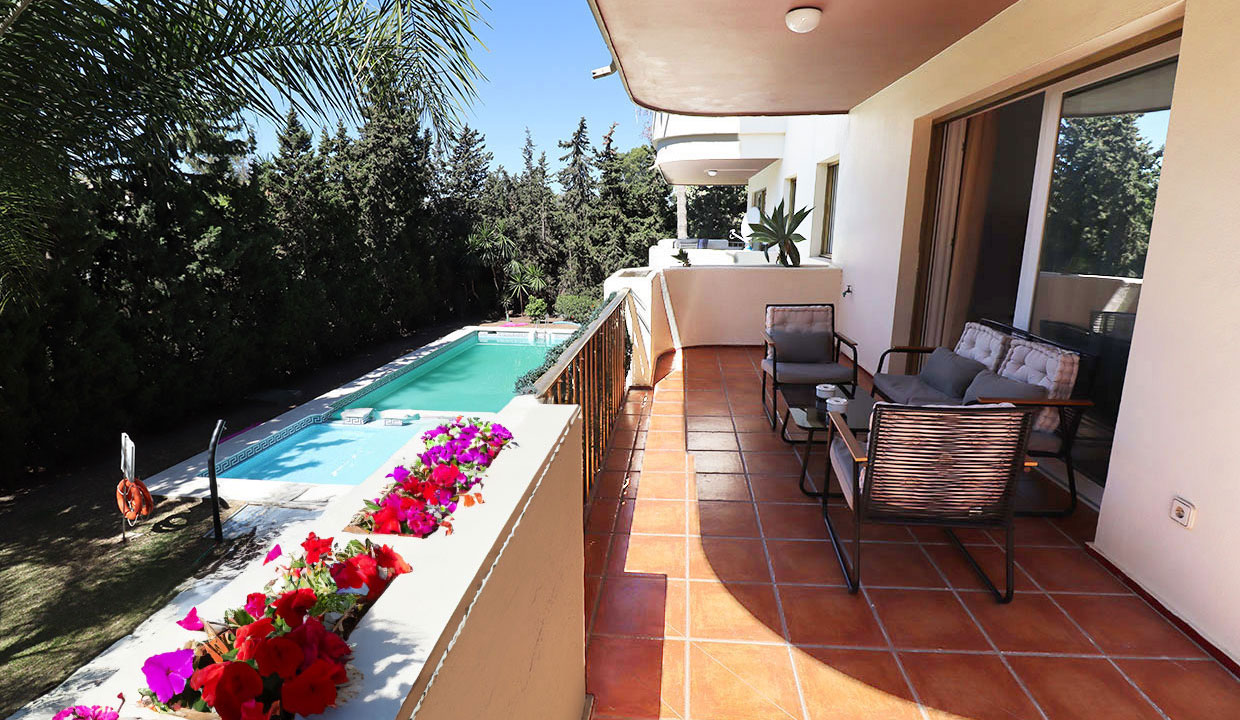 APARTMENT FOR SALE FEW STEPS TO PUERTO BANUS