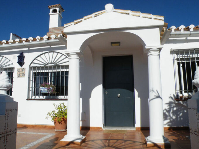 semi-detached villa in Calypso