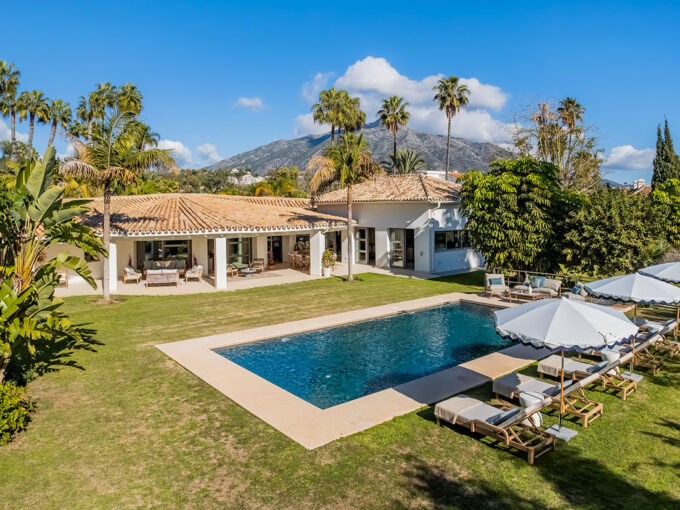 exclusive villa in Nueva Andalucia